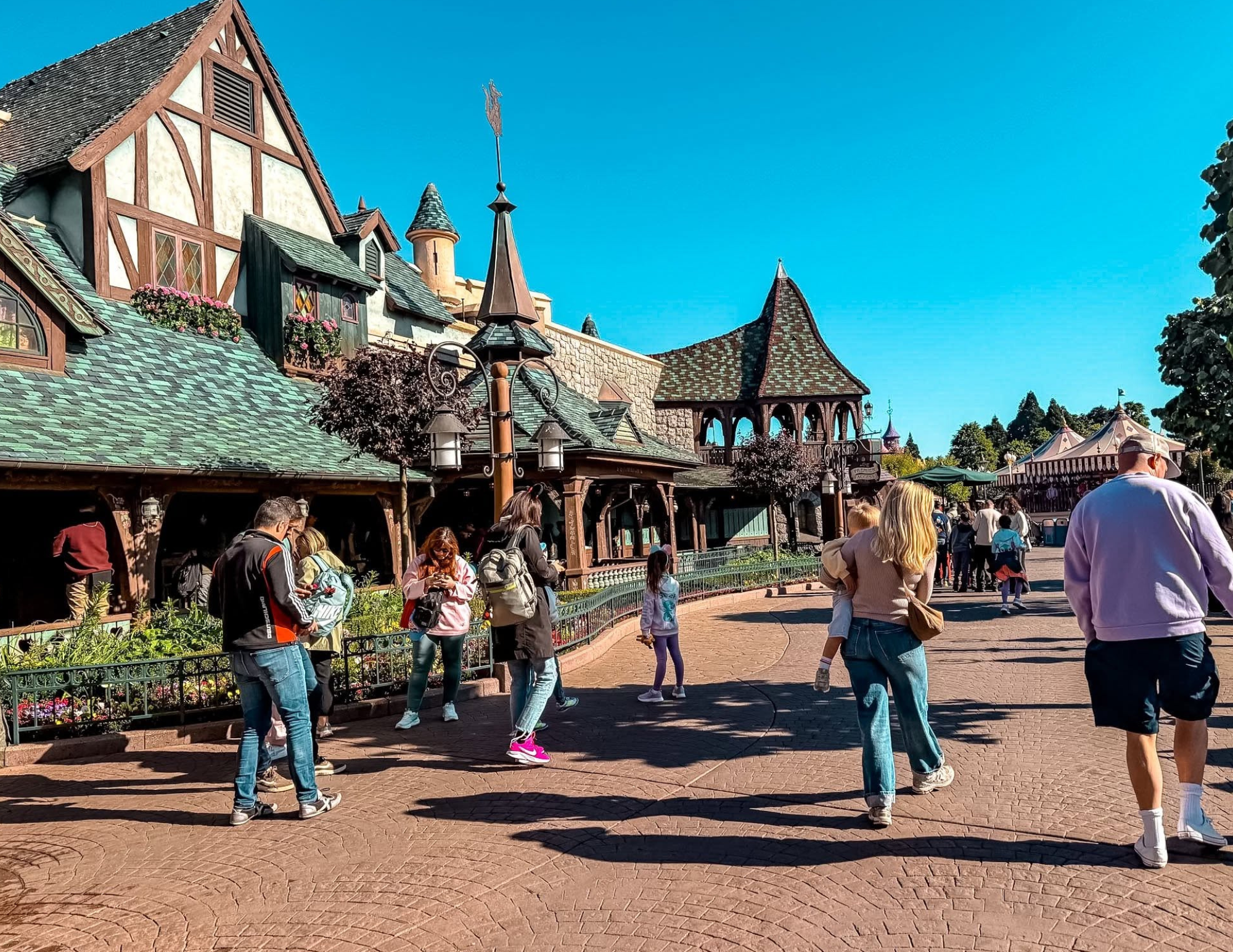 Disneyland Paris Guide (9).png